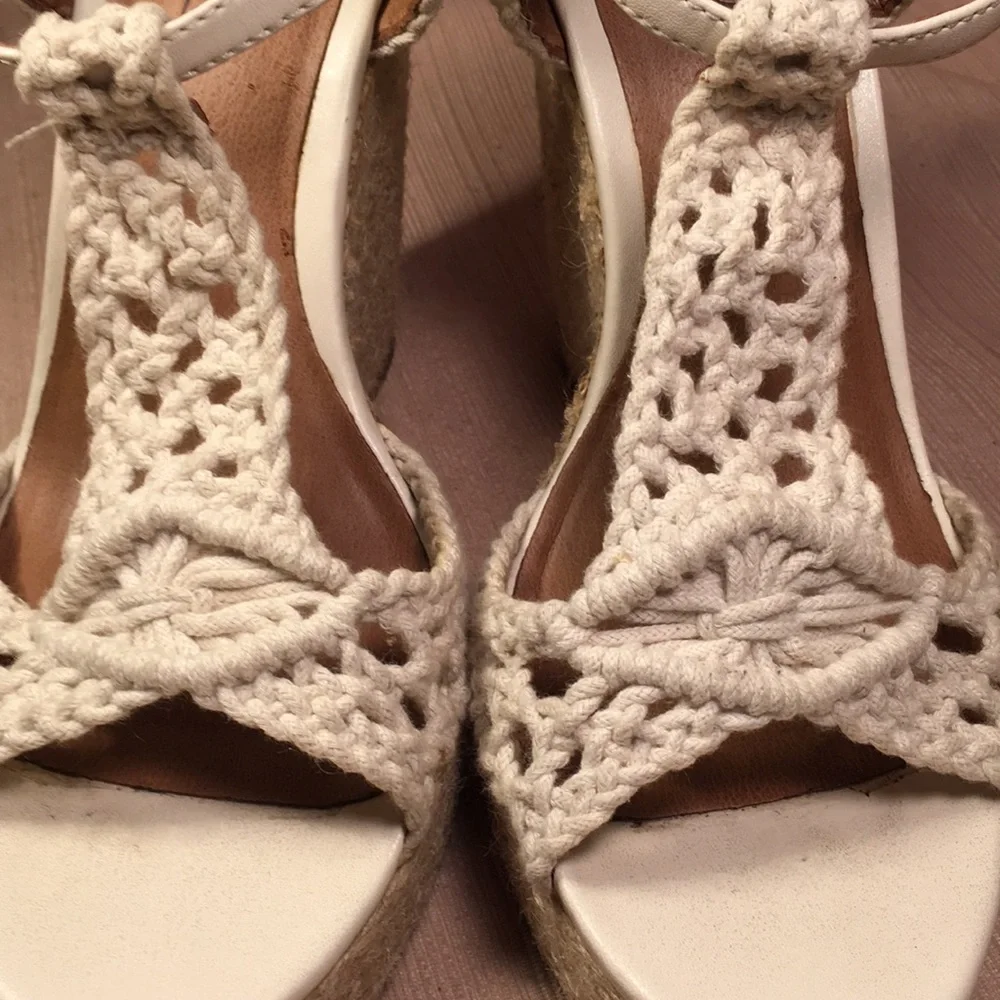 Lucky Brand Macrame beautiful wedge sandal